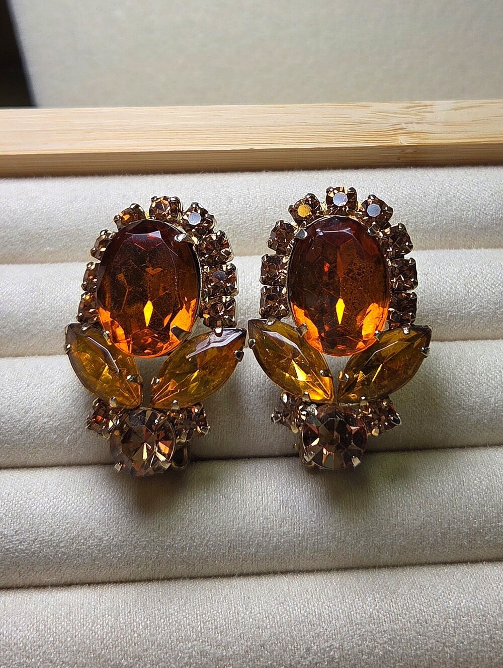 Vintage Juliana Style Faceted Stone Crystal Print Set Goldtone Clip Earrings